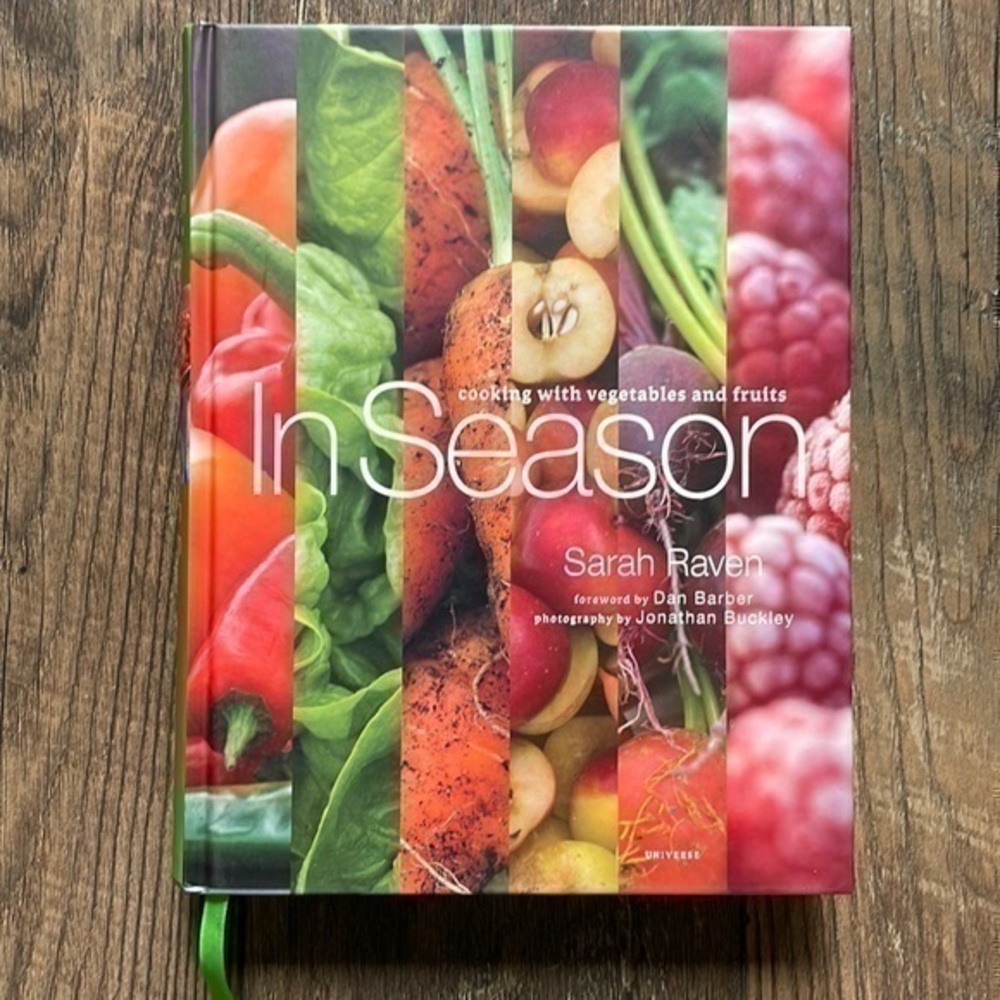Cookbook “In Season - Cooking with Vegetables and Fruits” by Sarah Raven